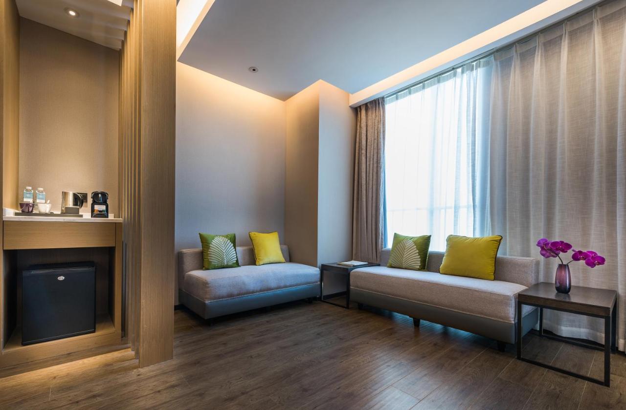 Mercure Shanghai Hongqiao Railway Station Exterior photo